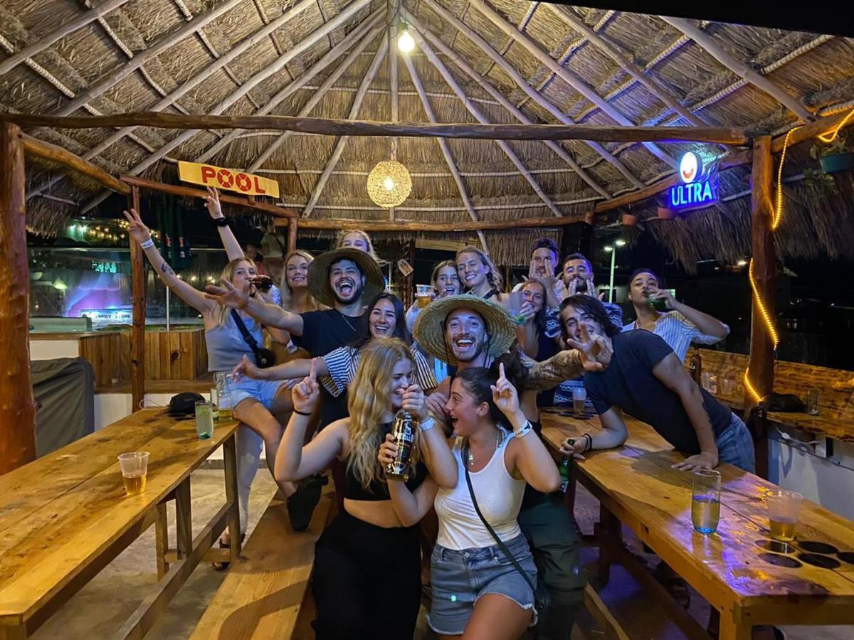 Straw Hat Hostel & Rooftop Bar Тулум Екстериор снимка