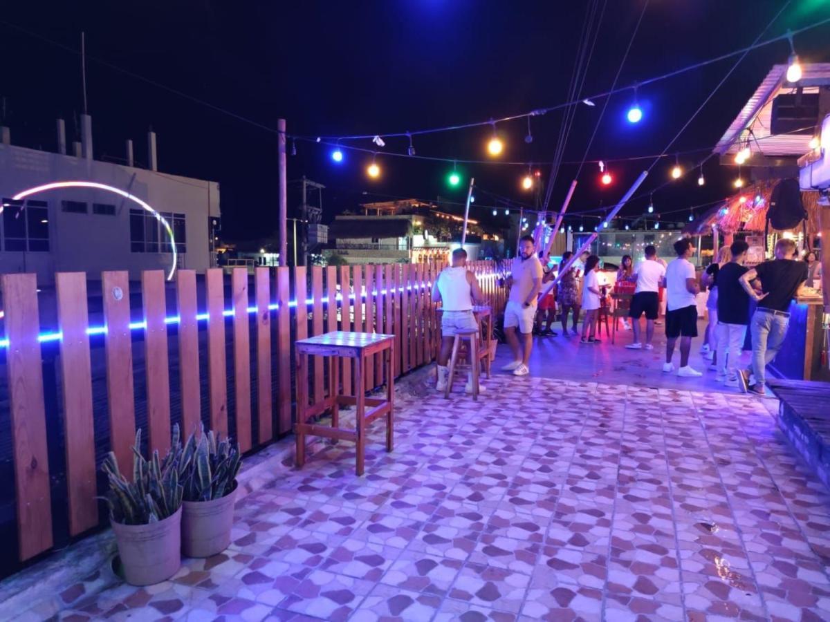 Straw Hat Hostel & Rooftop Bar Тулум Екстериор снимка